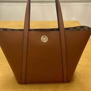 NWT Michael Kors Hadleigh Large Leather Tote bag